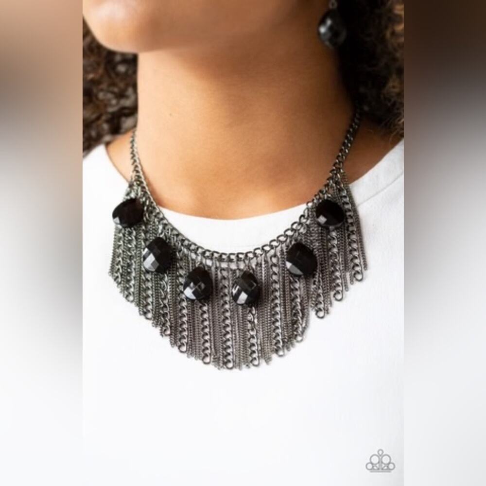 Paparazzi Vixen Conviction Black Necklace - Picture 2 of 4